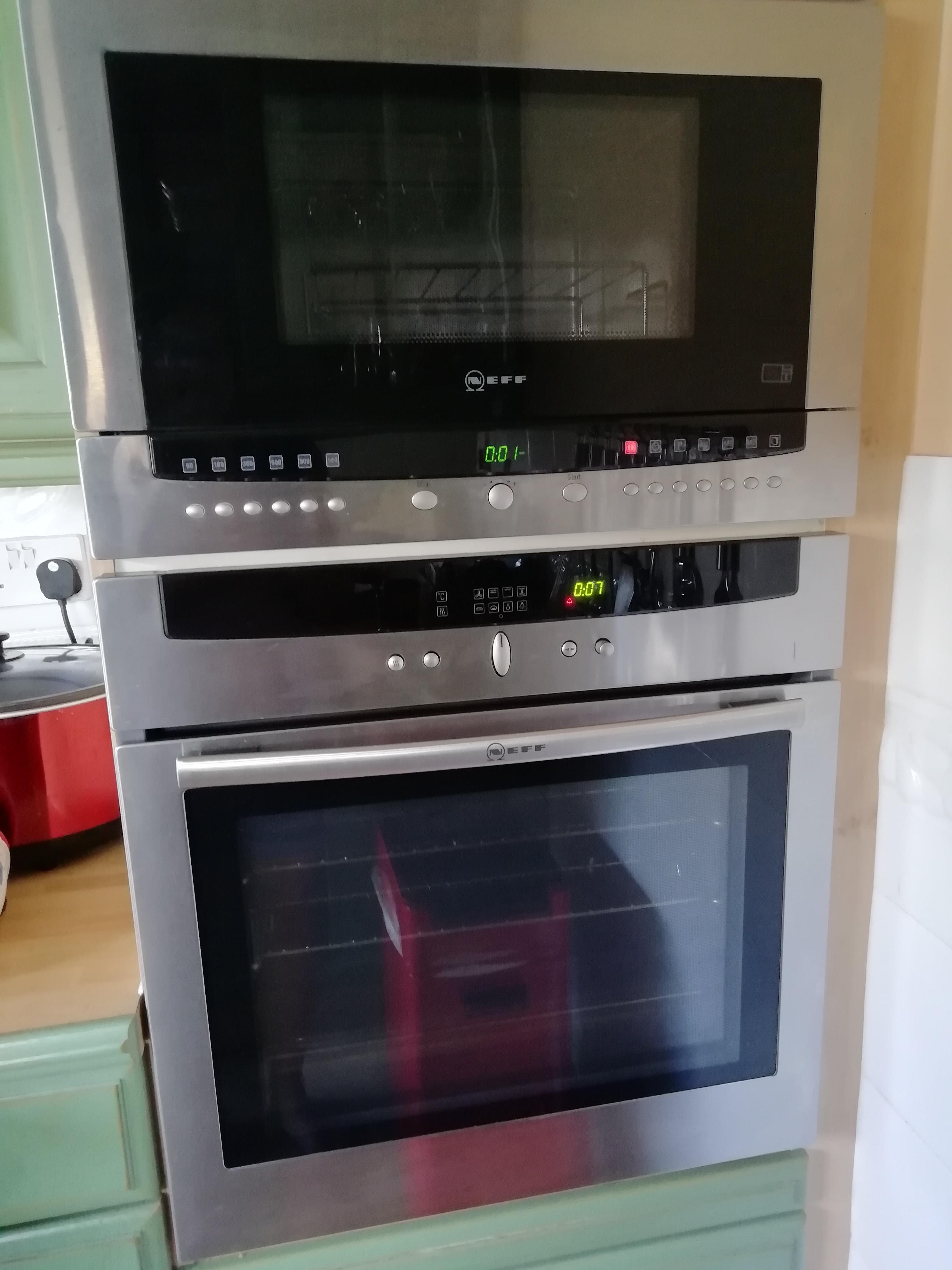 oven with extractor fan