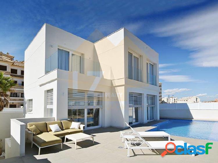 Excellent luxury villa with sea views and luxury finishes