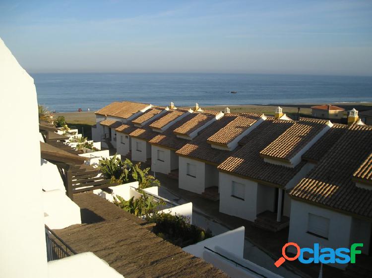 Casa Adosada en venta en primera linea de playa Manilva