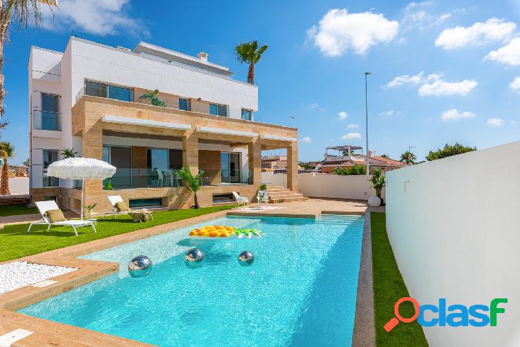 Villa de lujo de 4 dormitorios con piscina privada en Cuidad