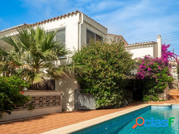 Casa con 2 viviendas y piscina privada zona Puig Sec