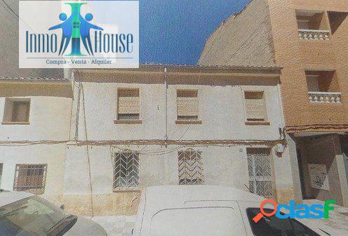 Inmohouse vende casa para reformar o edificar obra nueva.