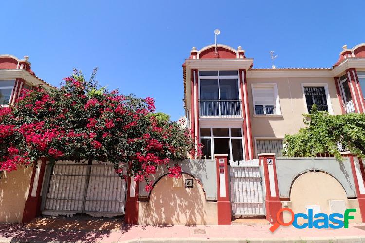 Chalet adosado en Campoamor urbanización Montemar