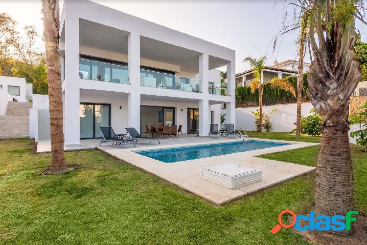 ESPECTACULAR VILLA DE LUJO CON TERRAZA, PISCINA Y JARDÍN EN