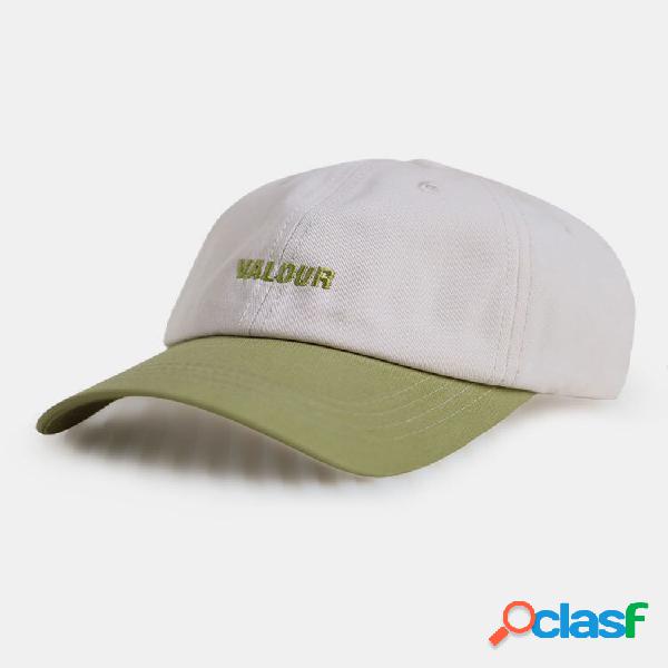 Gorra de béisbol bordada con letras de colores