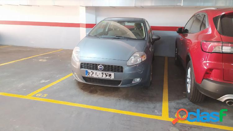 Parking para coche pequeño/mediano