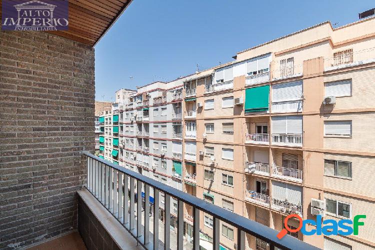Pisazo en pleno centro con 4 habitaciones, 2 baños, terraza