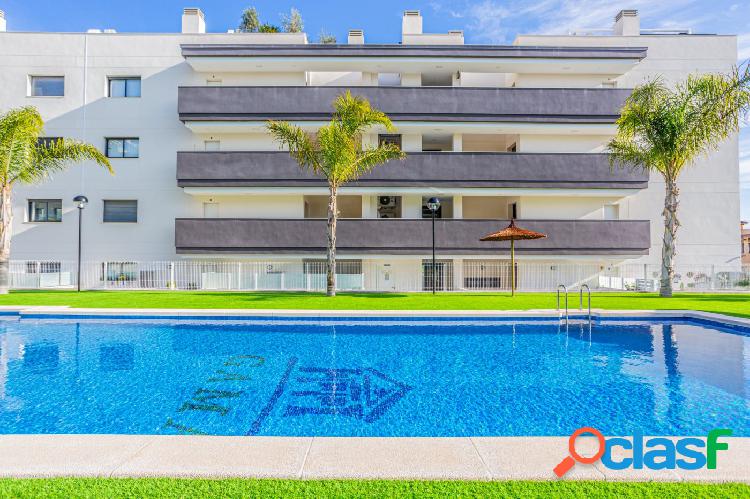Vivienda moderna en una Residencial con 2 piscinas y plaza