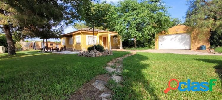 Chalet independiente en venta en Lliria