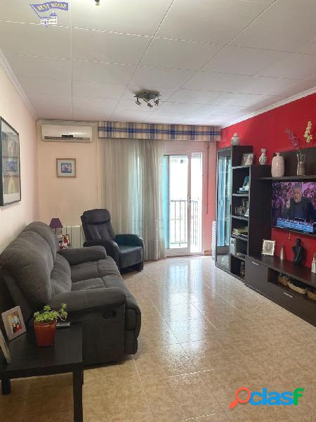 Estupendo Piso con Terraza en Cerdanyola, con 2 plazas de