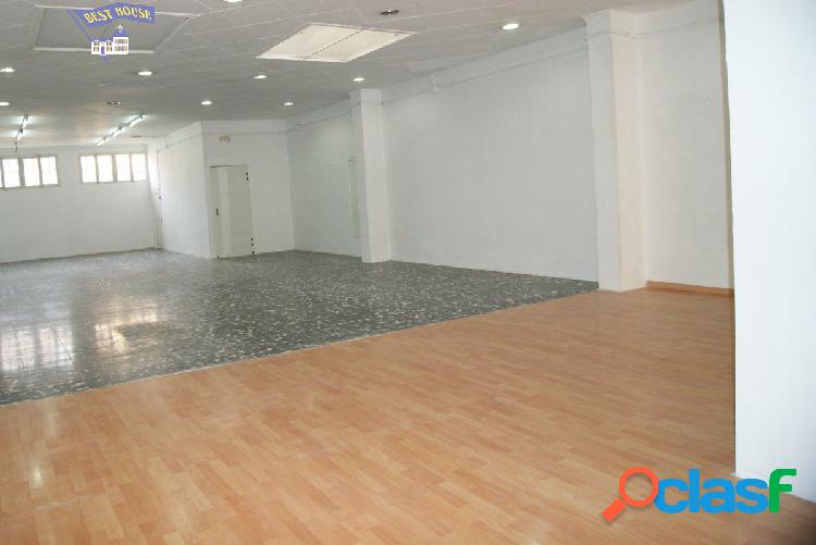 Local en Creu de Barbera de 140 m2, 2 aseos en zona muy