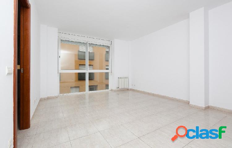 PISO DE 3 HABOITACIONES CON PARKING Y TRASTERO