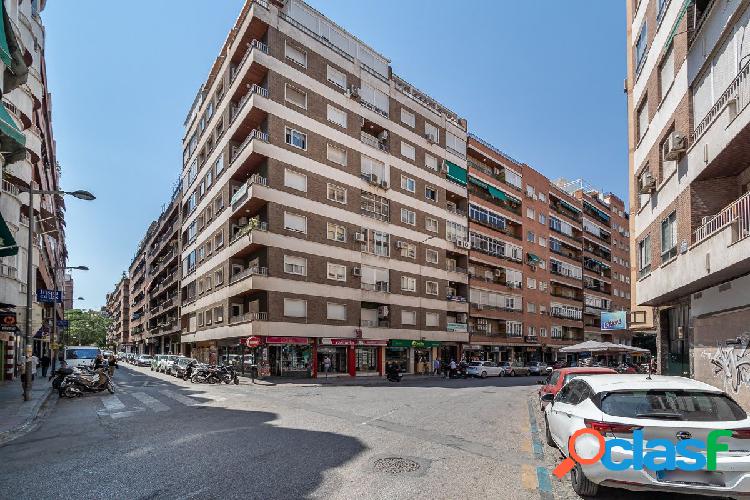 Pisazo en pleno centro con 4 habitaciones, 2 baños, terraza