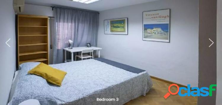Room to rent on Calle de Bélgica