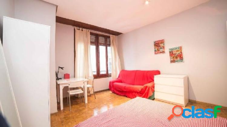 Spacious room in coliving apartment located on Calle de