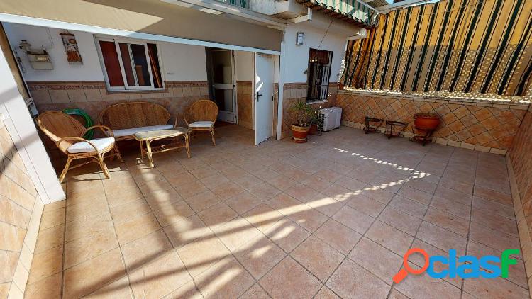 EXCLUSIVA CASA EN ZONA SANTA MARINA, REFORMADA Y A UN PRECIO