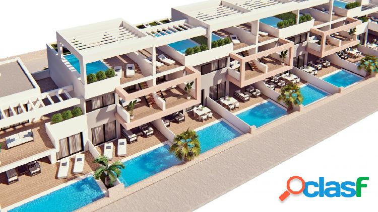 Nuevas viviendas con piscina individual y vistas al mar