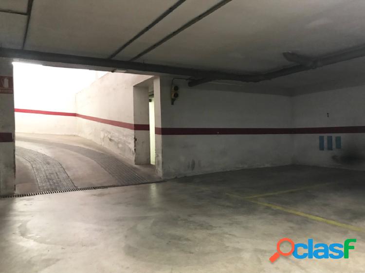 Plaza de parking MEDIANA en alquiler frente al Club tennis