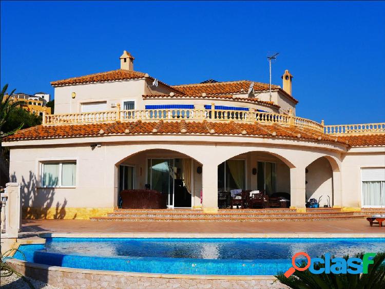 Villa mediterránea con exclusivas vistas al mar