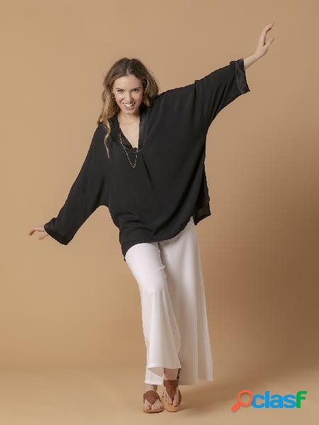 Blusa fuida oversize en pico Negro