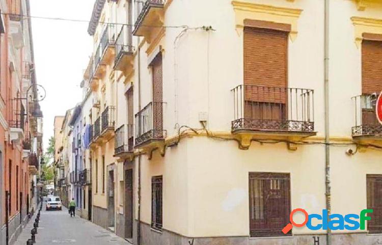 Bonito apartamento, totalmente reformado, junto a la Carrera