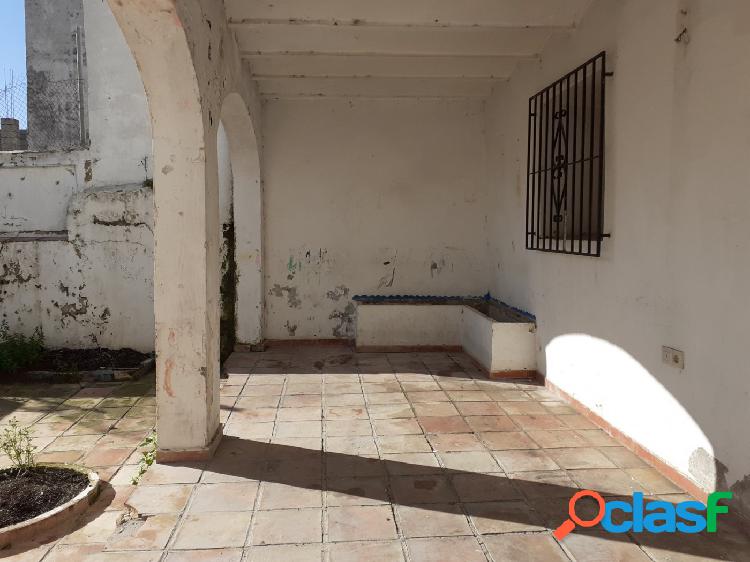 Casa de 108 m2 con 3 dormitorios y 1 baño en Oliva