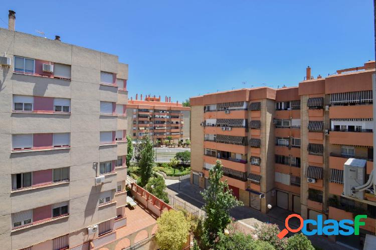 ÚLTIMA PLANTA CON TERRAZA Y GARAJE AVD. ANDALUCÍA- AVD.