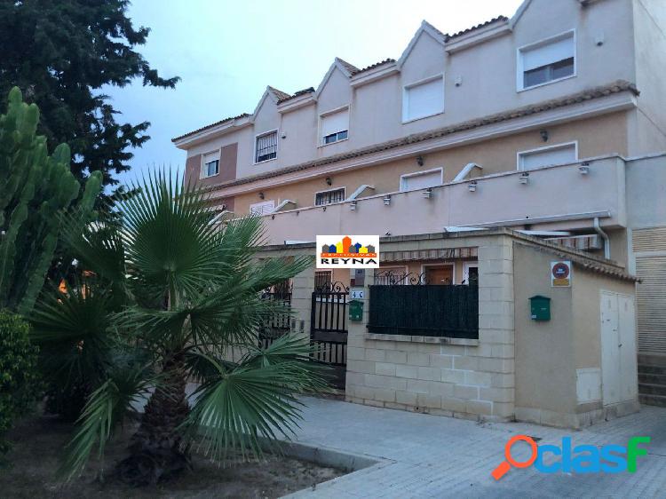 SE VENDE AMPLIO CHALET ADOSADO EN LA BAYAS (ELCHE)