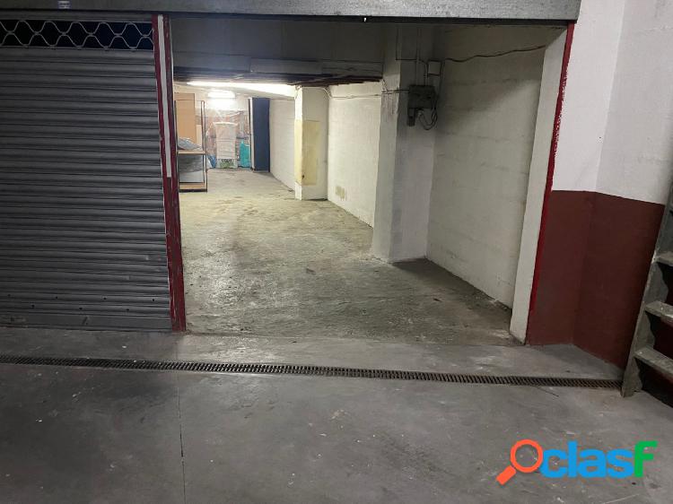 Se alquila plaza de garaje en Cuatro Caminos COCHE PEQUEÑO