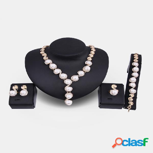 18 K oro collar de perlas pendientes anillo de diamantes de