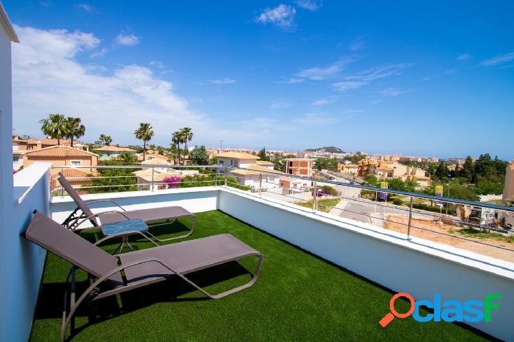 ADOSADO MODERNO CON JARDIN Y S