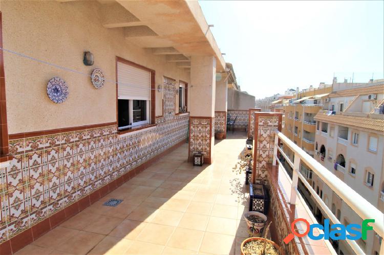 ATICO CON GRAN TERRAZA, PISCINA Y ORIENTACION SUR