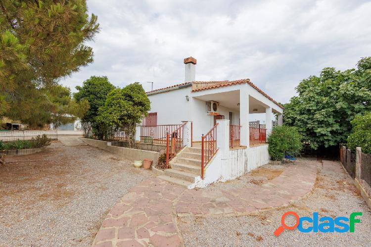 Acogedora Casa de Campo con Piscina rodeada de Huertas en