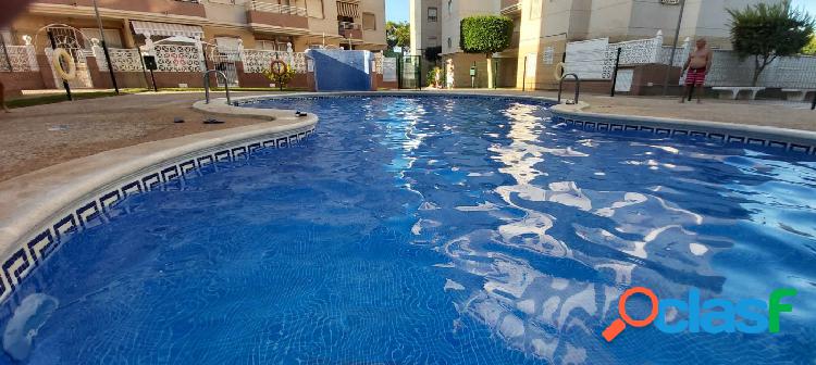 Apartamento en residencial cerrado con piscina en Torrevieja