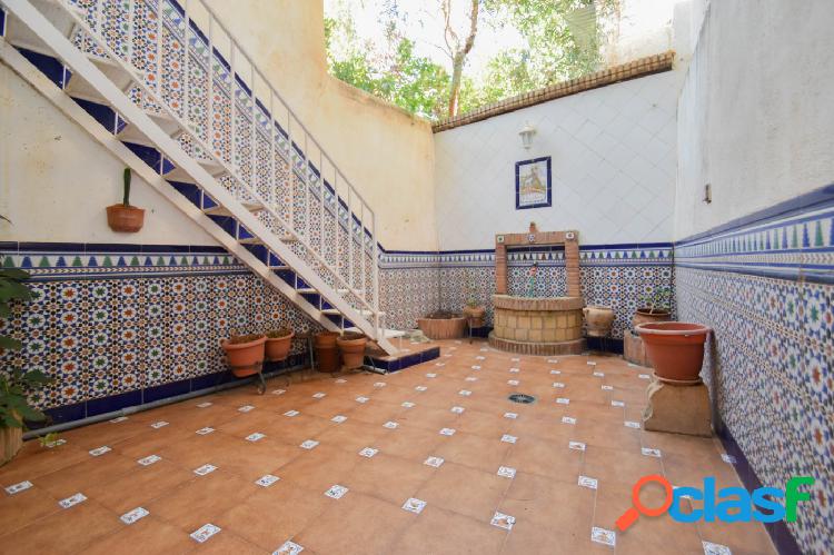 BONITA CASA EN EL CENTRO DE DURCAL