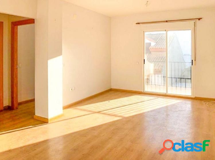 Bonito piso de 2 dormitorios y 2 terrazas, muy luminoso.