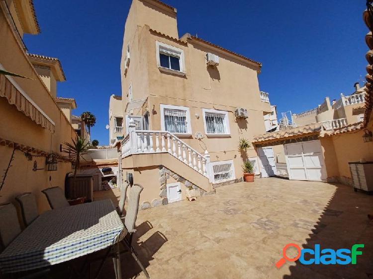 CHALET EN ORIHUELA COSTA