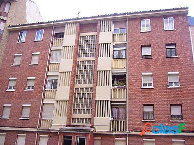 Centro piso en Miranda a la venta de tres habitaciones