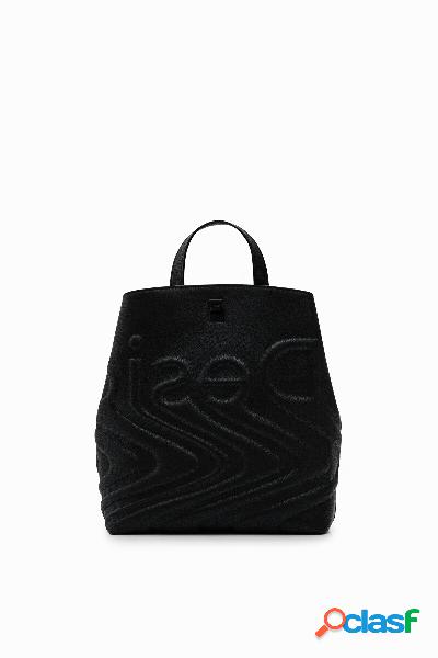 Mochila pequeÃ±a logo relieve