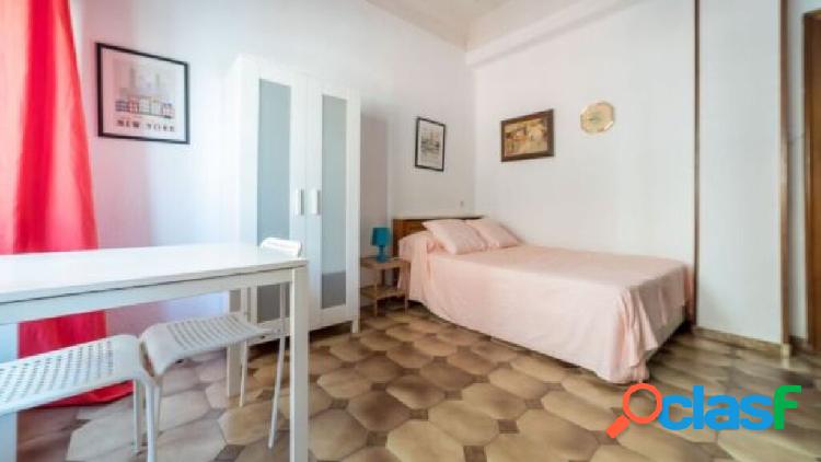 Room to rent on Calle Mestre Palau