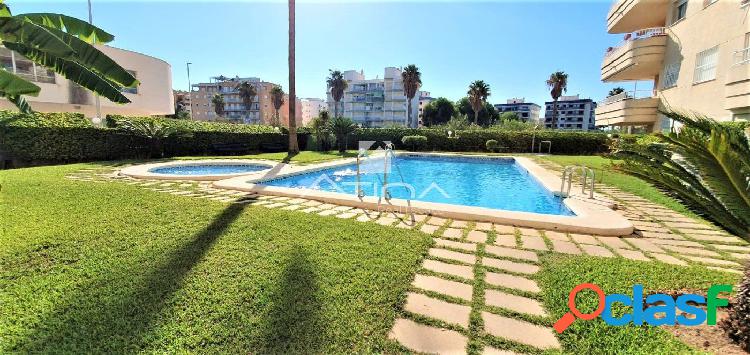 Apartamento con vistas al mar situado en 2ª linea playa