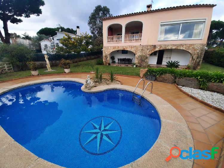 CASA CON PISCINA EN VENTA