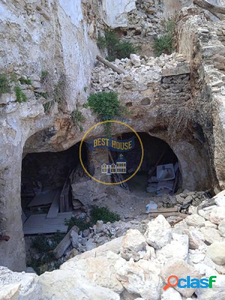 CASA EN RUINAS PARA RECONSTRUIR EN EL CASCO ANTIGUO DE