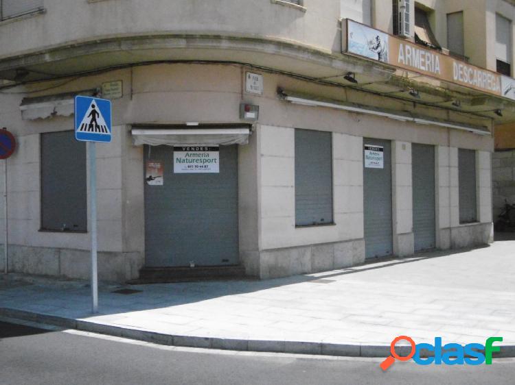 Local comercial en el casco antiguo, fachasda a 3 calles