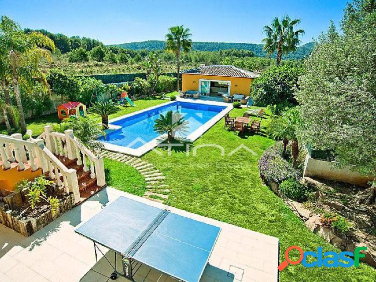 "Luminosa Villa junto al campo de golf de Javea sobre