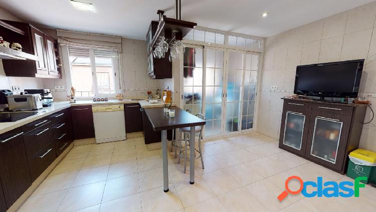 VIVIENDA DE 4 DORMITORIOS CONVERTIDO EN 3 DORMITORIOS,