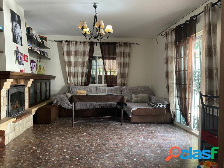 Chalet independiente en venta en Valencina de la