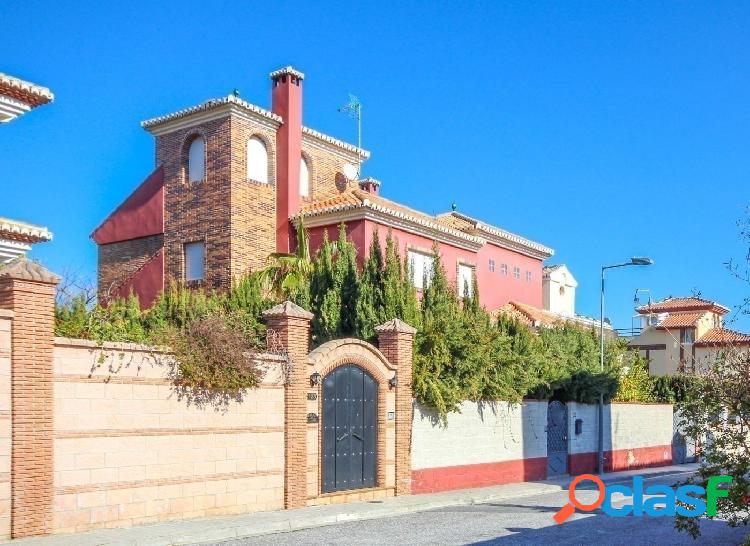Magnífico chalet independiente, en la urbanización El