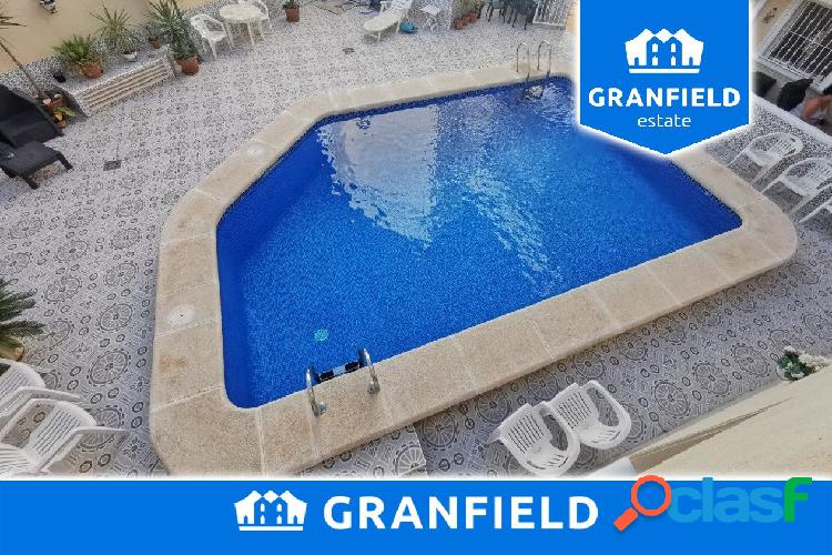 PISO AMPLIO 3 DORMITORIOS - 2 BAÑOS - PISCINA COM.
