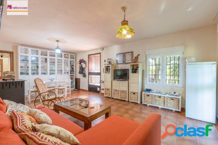 Preciosa casa con terreno de 1800m y piscina.